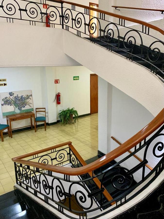 Hotel Capri De Leon Mexico Екстер'єр фото