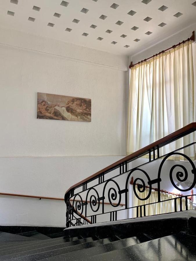 Hotel Capri De Leon Mexico Екстер'єр фото