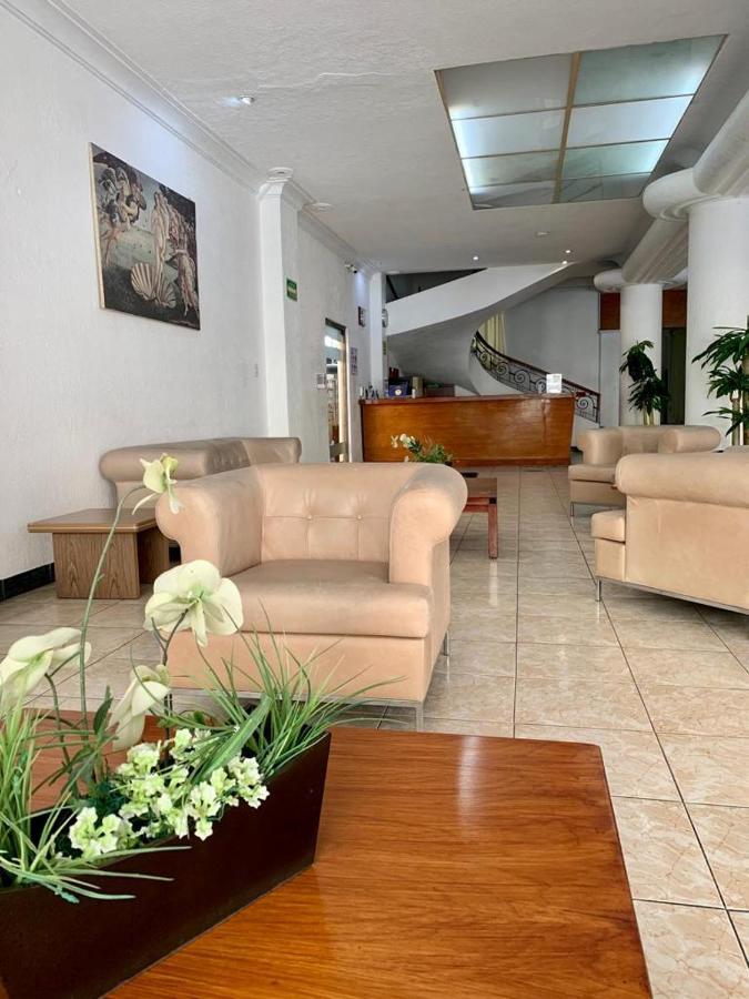 Hotel Capri De Leon Mexico Екстер'єр фото